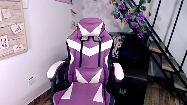 samantha baby  online show from March 27, 2026, 4:07 pm