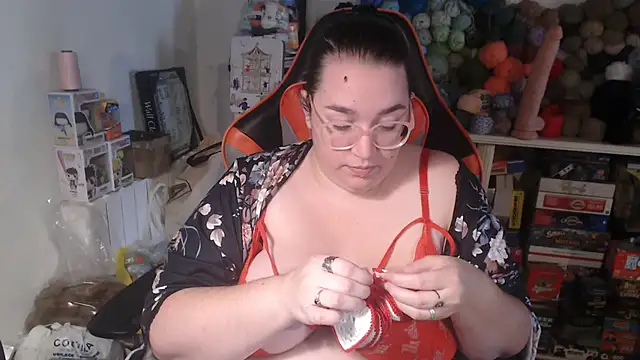 Snapshot of Lyvie_giant chatting on October 14, 2025, 7:42 am Lyvie giant online show from October 14, 2025, 7:42 am