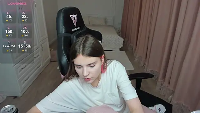 Snapshot of lil_cassie chatting on October 31, 2025, 5:14 pm lil cassie online show from October 31, 2025, 5:14 pm