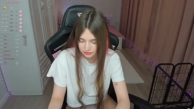 Snapshot of lil_cassie chatting on November 19, 2025, 2:44 am lil cassie online show from November 19, 2025, 2:44 am