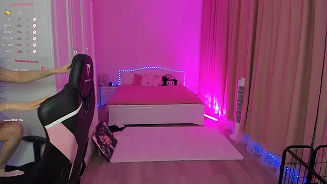 Snapshot of lil_cassie chatting on November 23, 2025, 1:38 am lil cassie online show from November 23, 2025, 1:38 am