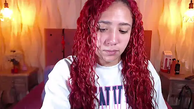 Snapshot of IsabelaLatina chatting on January 7, 2026, 10:01 pm IsabelaLatina online show from January 7, 2026, 10:01 pm