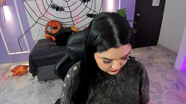 martinasaez online show from October 15, 2025, 8:31 pm