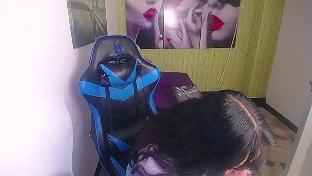 Snapshot of Charis_21 chatting on October 1, 2025, 12:05 am Charis 21 online show from October 1, 2025, 12:05 am