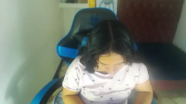 Snapshot of Charis_21 chatting on October 2, 2025, 1:34 am Charis 21 online show from October 2, 2025, 1:34 am