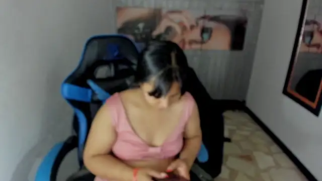 Snapshot of Charis_21 chatting on October 20, 2025, 10:54 pm Charis 21 online show from October 20, 2025, 10:54 pm