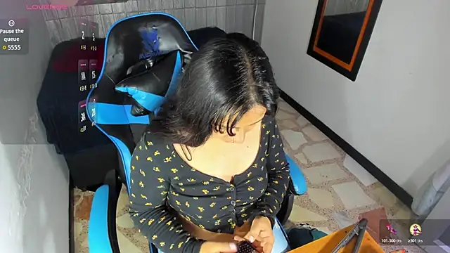 Snapshot of Charis_21 chatting on October 26, 2025, 1:44 am Charis 21 online show from October 26, 2025, 1:44 am