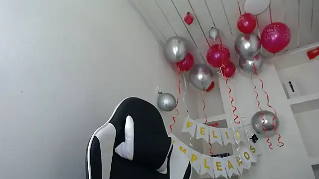 Snapshot of Charis_21 chatting on November 14, 2025, 9:08 am Charis 21 online show from November 14, 2025, 9:08 am