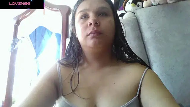Snapshot of Charis_21 chatting on April 2, 2026, 7:11 pm Charis 21 online show from April 2, 2026, 7:11 pm