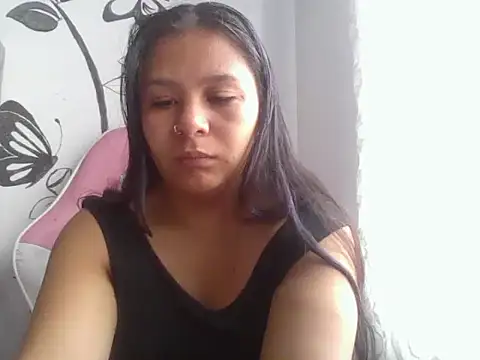 Snapshot of Charis_21 chatting on April 10, 2026, 5:39 pm Charis 21 online show from April 10, 2026, 5:39 pm