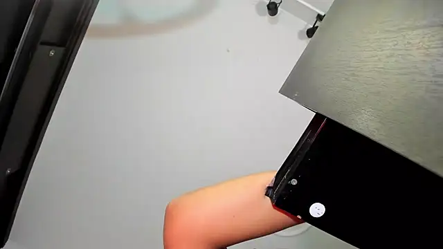 Snapshot of Apotheosis01 chatting on February 5, 2026, 11:37 am Apotheosis01 online show from February 5, 2026, 11:37 am