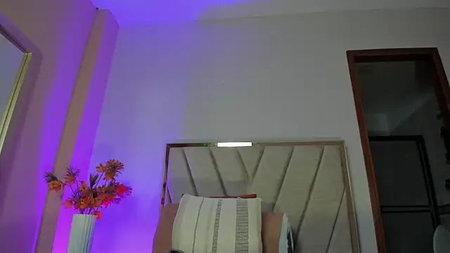 Snapshot of NoraDasilva chatting on October 22, 2025, 11:59 pm NoraDasilva online show from October 22, 2025, 11:59 pm