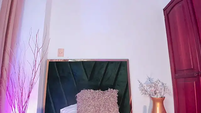 Snapshot of NoraDasilva chatting on November 11, 2025, 1:05 am NoraDasilva online show from November 11, 2025, 1:05 am