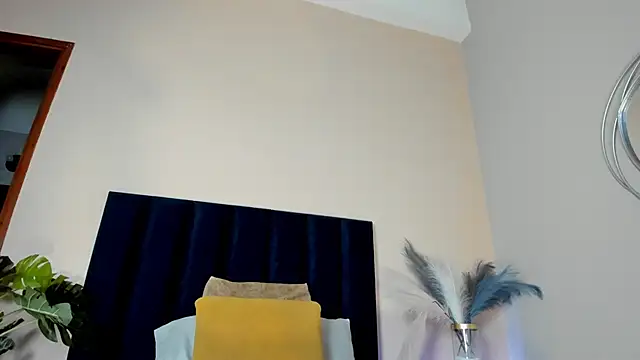 Snapshot of NoraDasilva chatting on November 13, 2025, 12:31 am NoraDasilva online show from November 13, 2025, 12:31 am