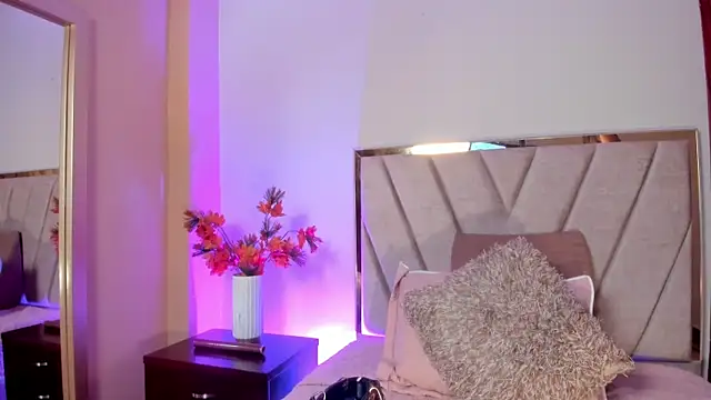 Snapshot of NoraDasilva chatting on December 5, 2025, 12:30 am NoraDasilva online show from December 5, 2025, 12:30 am