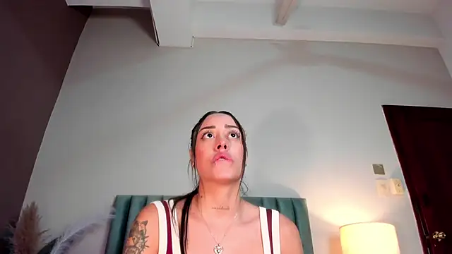 Snapshot of NoraDasilva chatting on February 19, 2026, 10:50 pm NoraDasilva online show from February 19, 2026, 10:50 pm