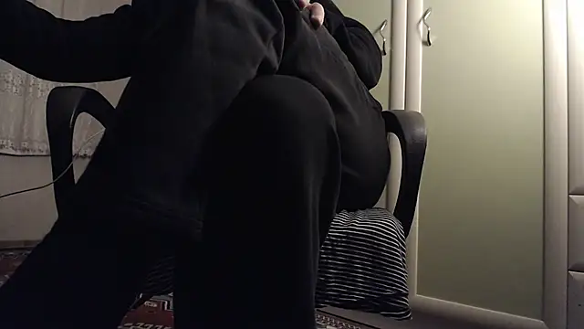 Snapshot of Lxom chatting on November 13, 2025, 11:47 pm Lxom online show from November 13, 2025, 11:47 pm