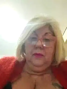 Snapshot of Merilulla chatting on January 20, 2025, 8:40 pm Merilulla online show from January 20, 2025, 8:40 pm