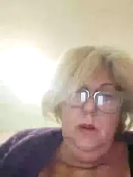 Snapshot of Merilulla chatting on February 3, 2025, 4:20 pm Merilulla online show from February 3, 2025, 4:20 pm