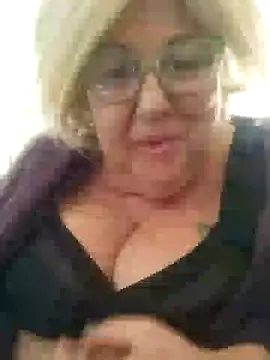 Snapshot of Merilulla chatting on February 5, 2025, 2:05 pm Merilulla online show from February 5, 2025, 2:05 pm