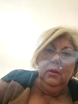 Snapshot of Merilulla chatting on February 25, 2025, 5:04 pm Merilulla online show from February 25, 2025, 5:04 pm