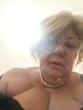 Snapshot of Merilulla chatting on February 27, 2025, 12:45 pm Merilulla online show from February 27, 2025, 12:45 pm