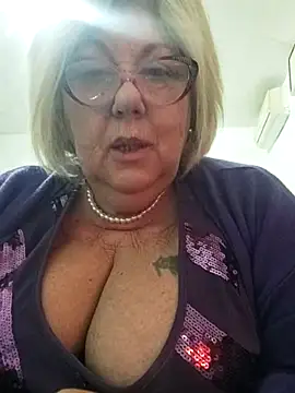 Snapshot of Merilulla chatting on March 4, 2025, 1:12 am Merilulla online show from March 4, 2025, 1:12 am