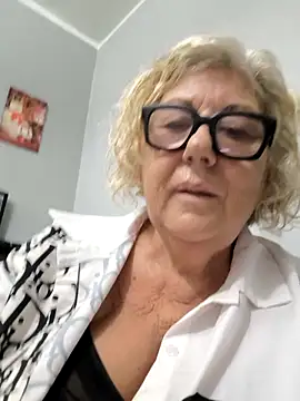 Snapshot of Merilulla chatting on September 10, 2025, 6:19 pm Merilulla online show from September 10, 2025, 6:19 pm