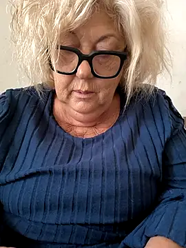 Snapshot of Merilulla chatting on October 1, 2025, 11:16 am Merilulla online show from October 1, 2025, 11:16 am