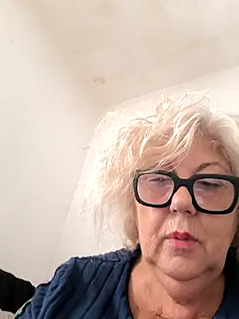 Snapshot of Merilulla chatting on October 2, 2025, 11:39 am Merilulla online show from October 2, 2025, 11:39 am