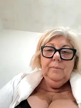 Snapshot of Merilulla chatting on October 21, 2025, 3:24 pm Merilulla online show from October 21, 2025, 3:24 pm