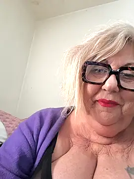 Snapshot of Merilulla chatting on March 3, 2026, 1:17 pm Merilulla online show from March 3, 2026, 1:17 pm