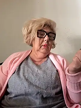 Snapshot of Merilulla chatting on March 18, 2026, 9:23 am Merilulla online show from March 18, 2026, 9:23 am