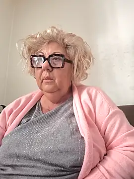 Snapshot of Merilulla chatting on March 20, 2026, 11:26 am Merilulla online show from March 20, 2026, 11:26 am