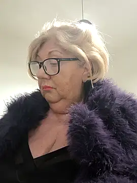 Snapshot of Merilulla chatting on March 25, 2026, 9:43 pm Merilulla online show from March 25, 2026, 9:43 pm