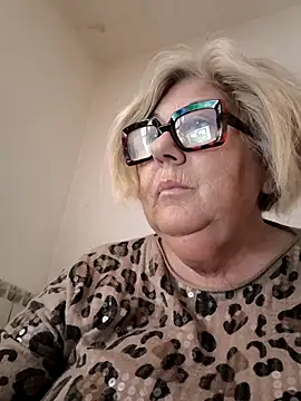 Snapshot of Merilulla chatting on April 2, 2026, 4:04 pm Merilulla online show from April 2, 2026, 4:04 pm