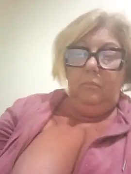 Snapshot of Merilulla chatting on April 10, 2026, 12:49 am Merilulla online show from April 10, 2026, 12:49 am