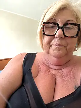 Snapshot of Merilulla chatting on April 10, 2026, 2:22 pm Merilulla online show from April 10, 2026, 2:22 pm