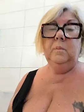 Snapshot of Merilulla chatting on April 11, 2026, 9:35 am Merilulla online show from April 11, 2026, 9:35 am