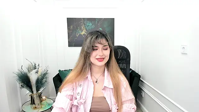 AnneTLi online show from May 22, 2026, 4:41 am