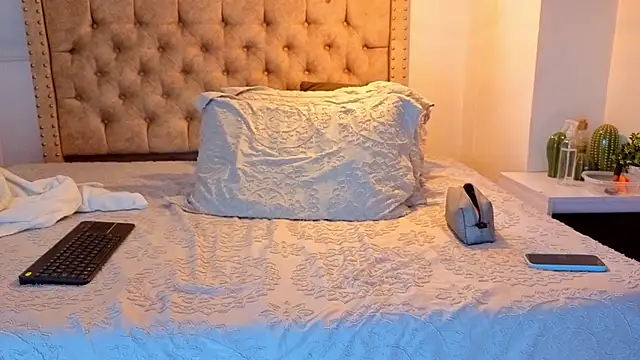 KeryHillson online show from March 21, 2026, 12:54 pm