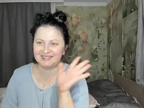 Snapshot of Lillian2 chatting on February 1, 2026, 7:18 am Lillian2 online show from February 1, 2026, 7:18 am
