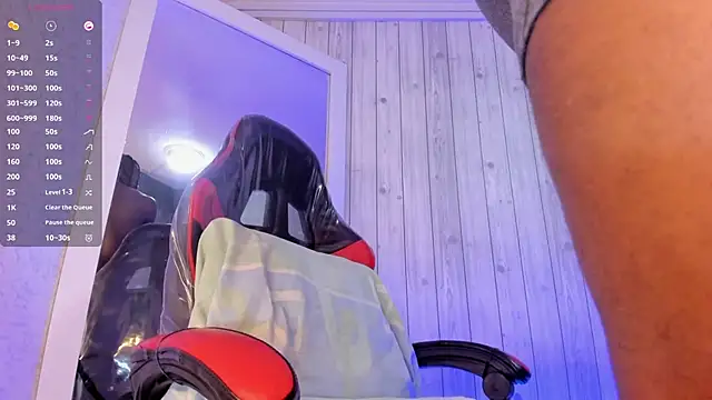 Snapshot of DominicSccott chatting on November 13, 2025, 1:10 pm DominicSccott online show from November 13, 2025, 1:10 pm