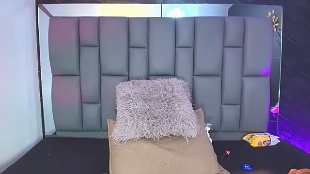  MiaBrown  online show from November 18, 2025, 12:09 pm