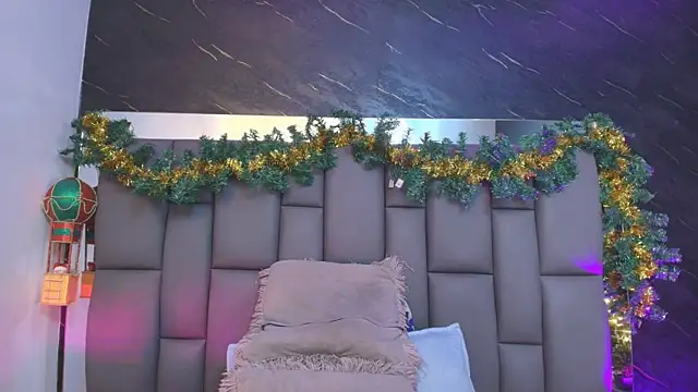  MiaBrown  online show from December 2, 2025, 12:10 pm