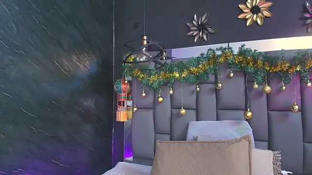 Snapshot of _MiaBrown_ chatting on December 22, 2025, 12:02 pm MiaBrown online show from December 22, 2025, 12:02 pm