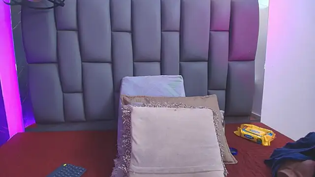 Snapshot of _MiaBrown_ chatting on January 6, 2026, 12:09 pm MiaBrown online show from January 6, 2026, 12:09 pm