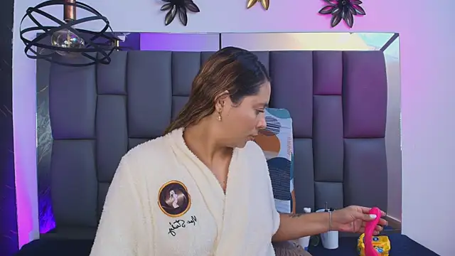 Snapshot of _MiaBrown_ chatting on January 11, 2026, 12:10 pm MiaBrown online show from January 11, 2026, 12:10 pm