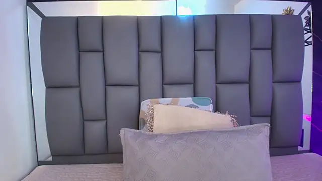 Snapshot of _MiaBrown_ chatting on January 13, 2026, 12:10 pm MiaBrown online show from January 13, 2026, 12:10 pm