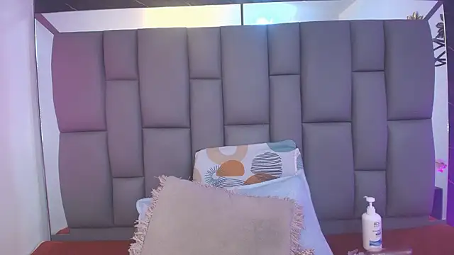 Snapshot of _MiaBrown_ chatting on January 17, 2026, 12:10 pm MiaBrown online show from January 17, 2026, 12:10 pm